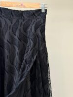 Black mesh overlay geometric print skirt with side slit - Image 3