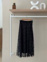 Black mesh overlay geometric print skirt with side slit