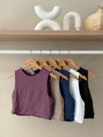 Crinkle textured sleevless crop top