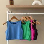 Crew neck sleeveless croptop