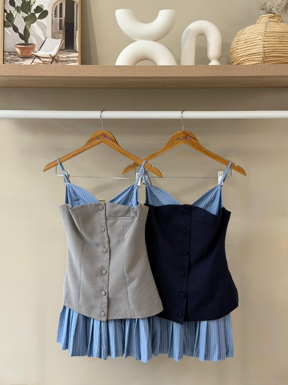 2026/04/2717.jpg Tailored corset style spaghetti strap top - Image 1