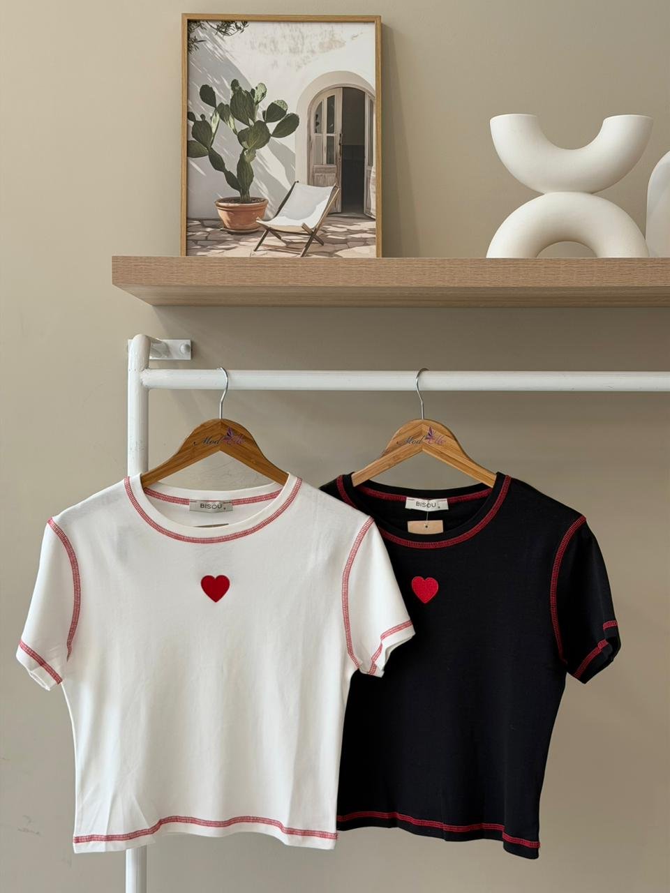 2026/04/2760.jpg Heart embroidery contrast stitch t-shirt - Image 1
