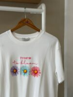 Time to bloom daisy graphic white t-shirt - Image 2