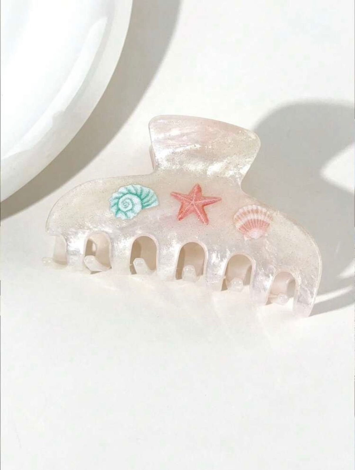 2026/06/4584-1.jpg Pearlescent starfish hair clamp - Image 1