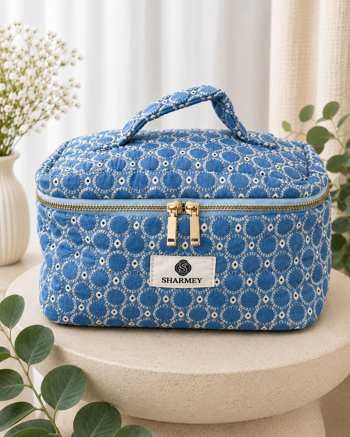 2026/06/4605.jpg Embroidered toiletry organizer bag - Image 1